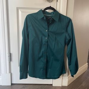 Woman’s size 4 long sleeve button up blouse